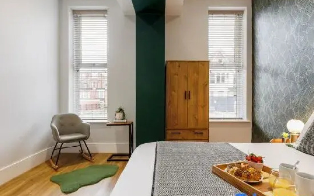 Gorgeous Beach-Front 2-Bed Apt w/ Free Gym & PKG