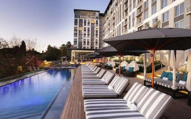 Katherine Street Luxury Apartment