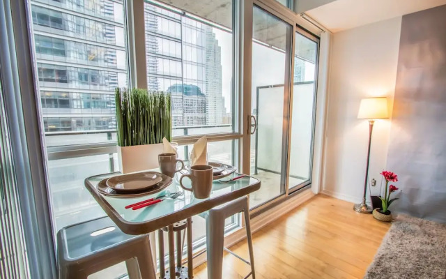HomeHop - Maple Leaf Square