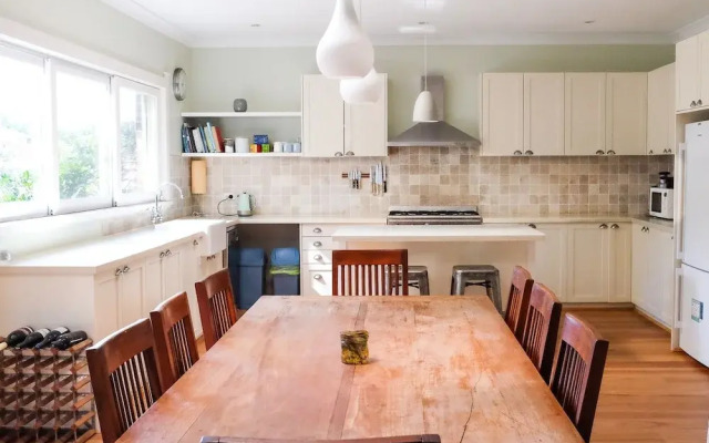 Beach House - Large Outdoor Living H416