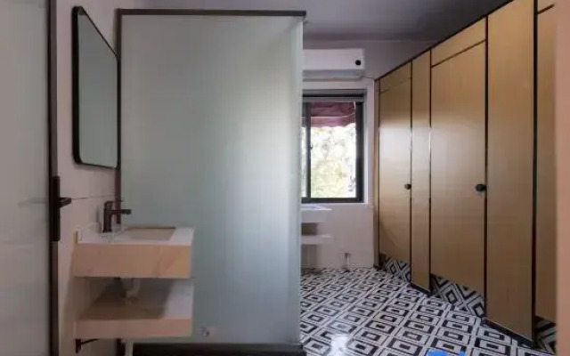 Flowery Cat Youth Hostel