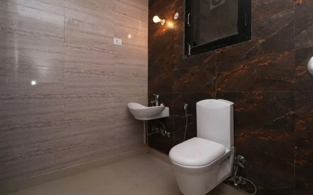 OYO 28232 The Golden Circle