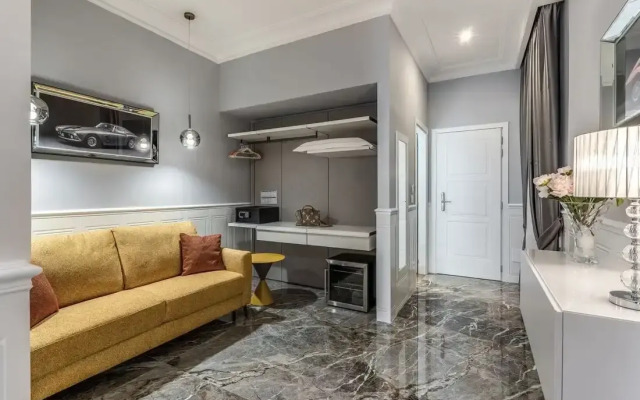 Spanish Steps Oasis Suites