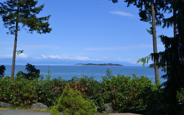 Tigh-Na-Mara Seaside Spa Resort