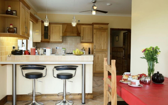 White Thorn House