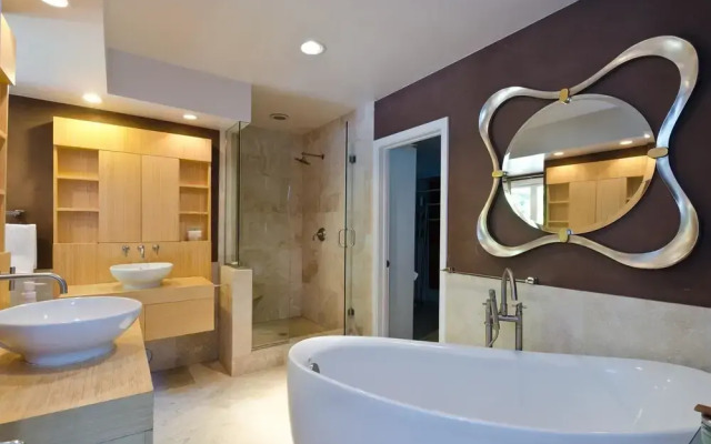 LA128 2 Bedroom Apartment By Senstay