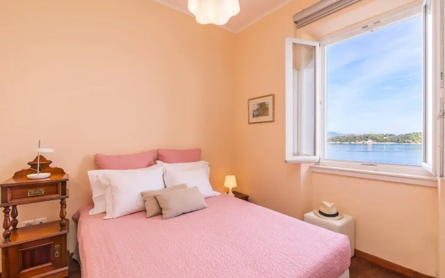 Mouragia Luxury Seaview Suite by Konnect