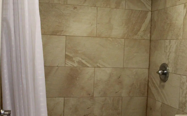 Wharncliffe Suites Motel