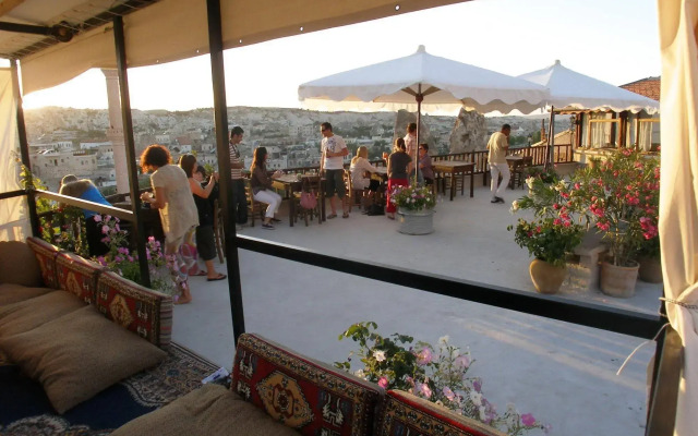 Arch Palace Hotel