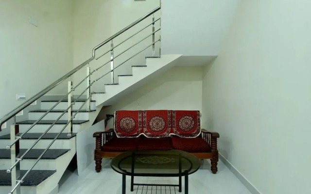 Oyo 26193 Hotel Maple Suites