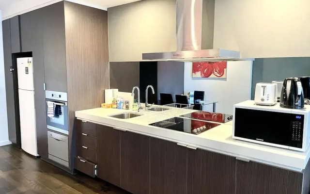 ReadySet Apartment at Midtown