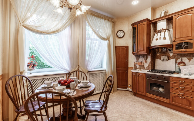 Квартира Малоохтинский 84б