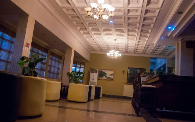 Dees Hotels, Apartments and Suites