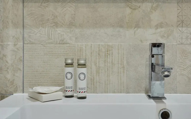 Sublime 3 Bedroom Flat Batignolle Montmartre