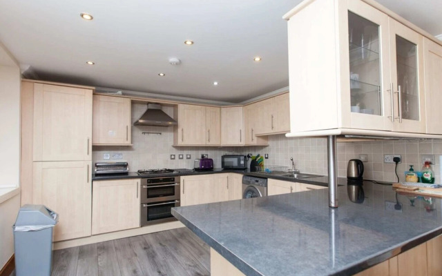 2 Bedroom Flat In Converted Distillery In Edinburgh
