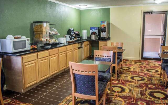 Rodeway Inn & Suites Plymouth Hwy 64
