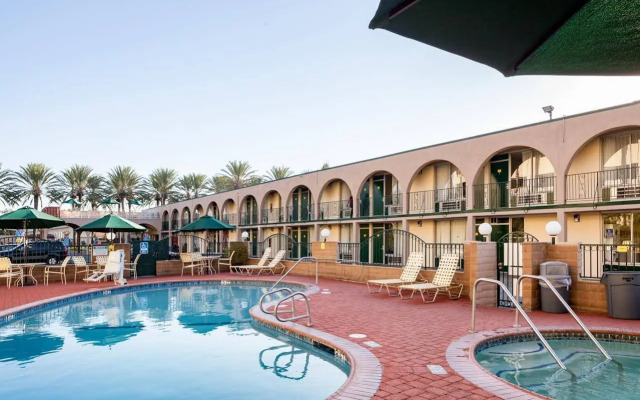 Kings Inn Anaheim at the Park & Convention Center