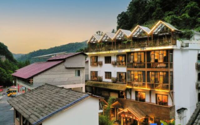 Floral Hotel·Yicheng Yijia Hotel(Dongda store of Zhangjiajie National Forest Park)