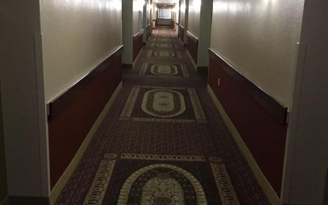 Red Lion Inn & Suites Iah Airport East