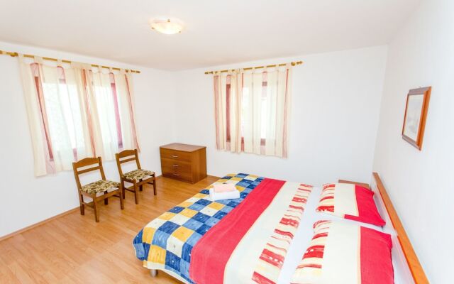Apartments and Rooms Iva