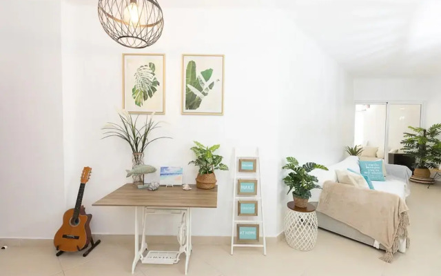 The Farallon Beach Condo by Acomodo