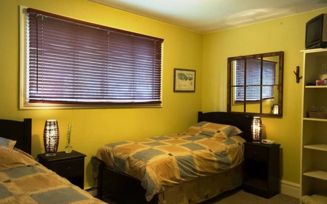 Auberge Kicking Horse Guest House