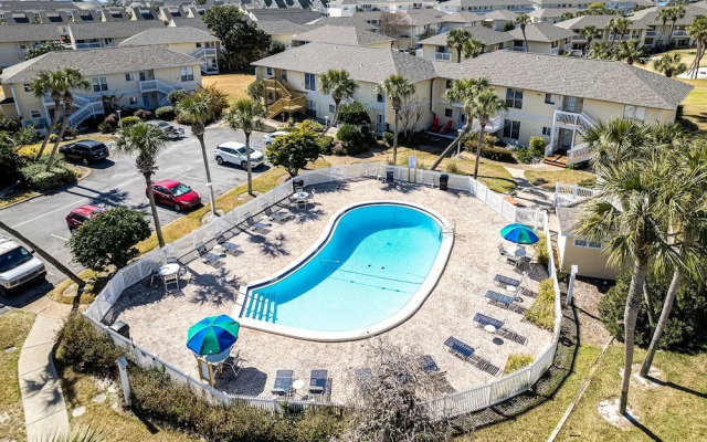 8226 is an upstairs pet friendly studio located in Sandpiper Cove by RedAwning