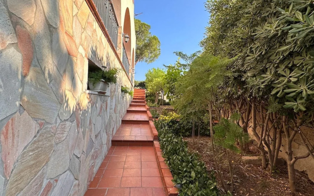 Rock Garden Villa in Isola