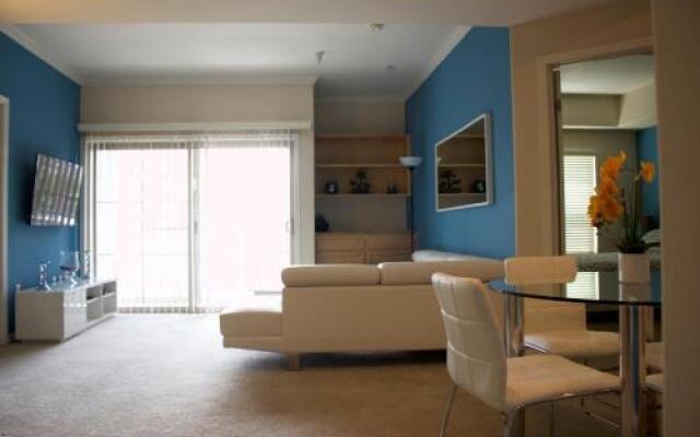 Luxury Apartment Near The Grove