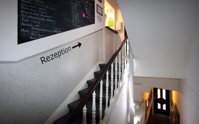 The Penny Pincher Inn - Hostel