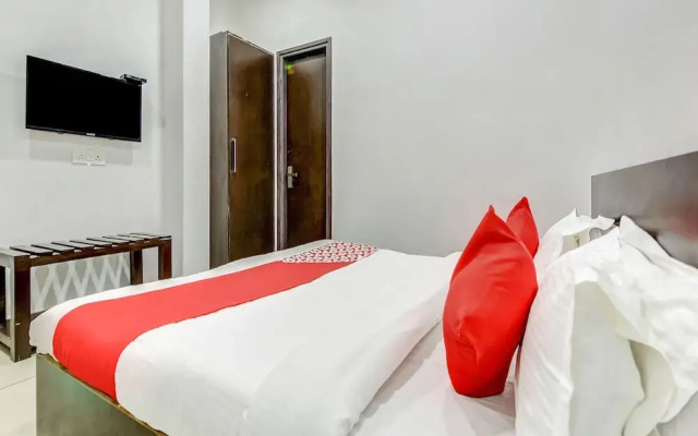 OYO 27999 Hotel Deep