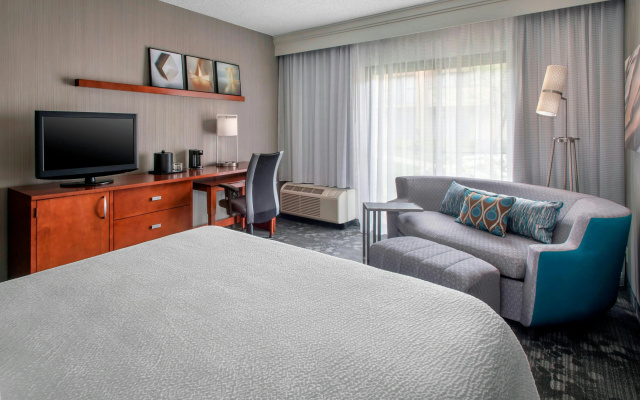 Courtyard by Marriott Newark Liberty International Airport