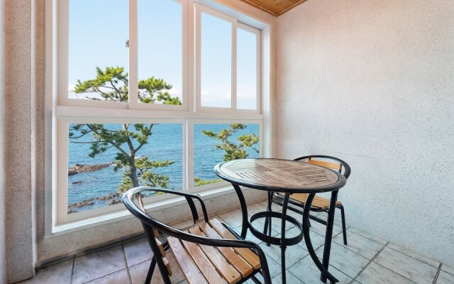 Pohang Pinewave Sea & Spa Pension