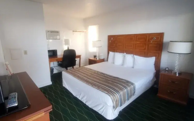 Bayview Lakefront Motel