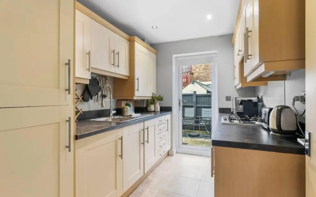 Perfect Location, dog Friendly Beautiful Home