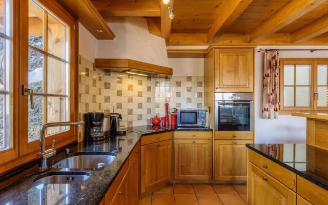 Chalet Coucou - Luxury 10 pax Chalet With Incredible Views Garage