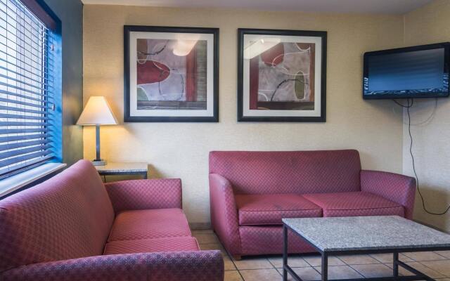 Motel 6 Madison, WI - East