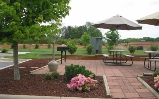 Affordable Suites Hickory/Conover