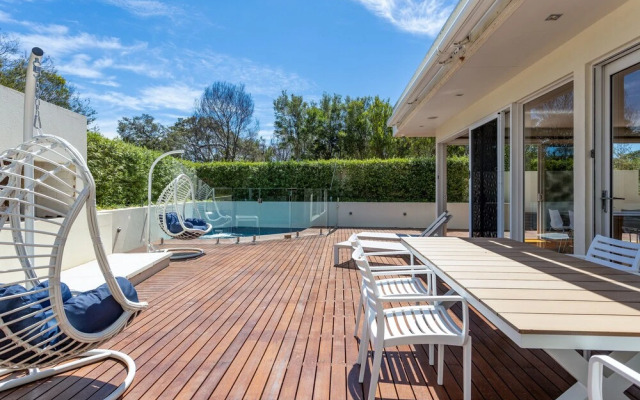 The Sanctuary: Stunning. Hot tub spa + Linen