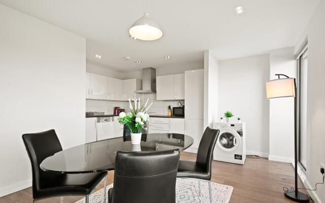 Three Bedroom Apartment in Hoxton