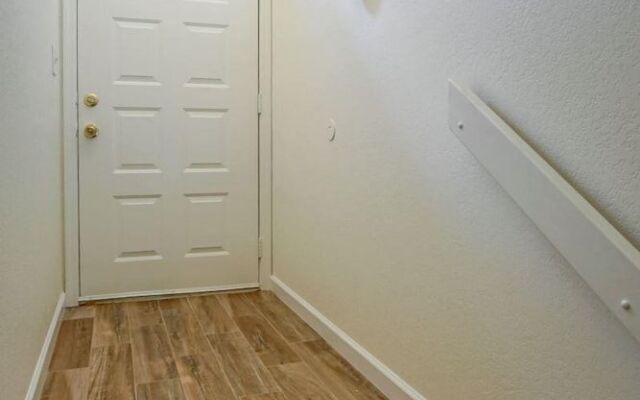 Trendy Country Club Condo