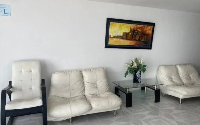 Hotel Olas Marinas Inn