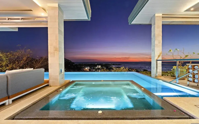 Luxury Villa: Hot Tub: Ocean Views: Fully Staffed