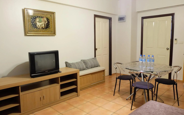 Lomsabai Apartments