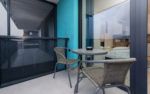 WaterFront City Apartments by UrbanRent