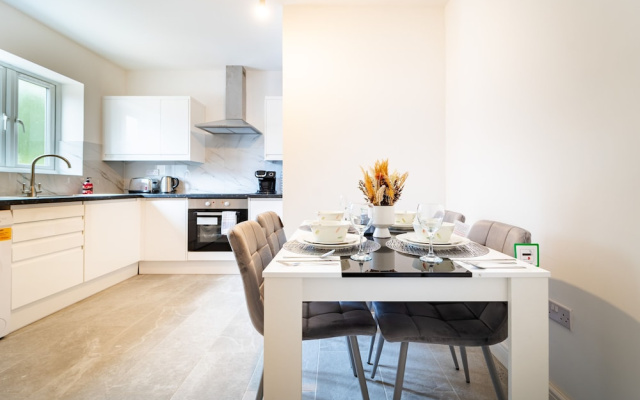 LUX 2bdr Flat Near LTN Airport City Centre