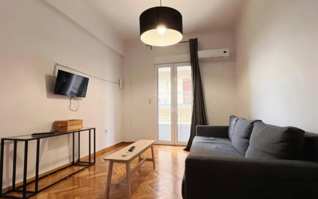 Stathmos Larissis A, a cozy 2BR Apartment, Clo...