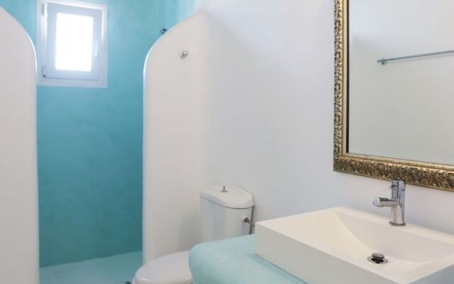 Gorgeous Studio Aqua Mare