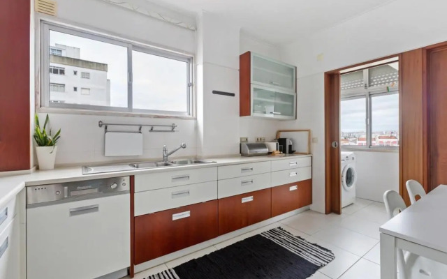 Spacious 3 Bedroom Apartment in Lisbon, Lisbon