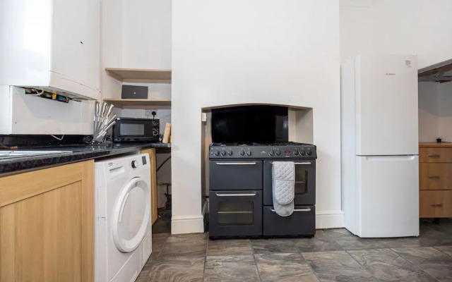 Captivating 2-bed House in Blackburn